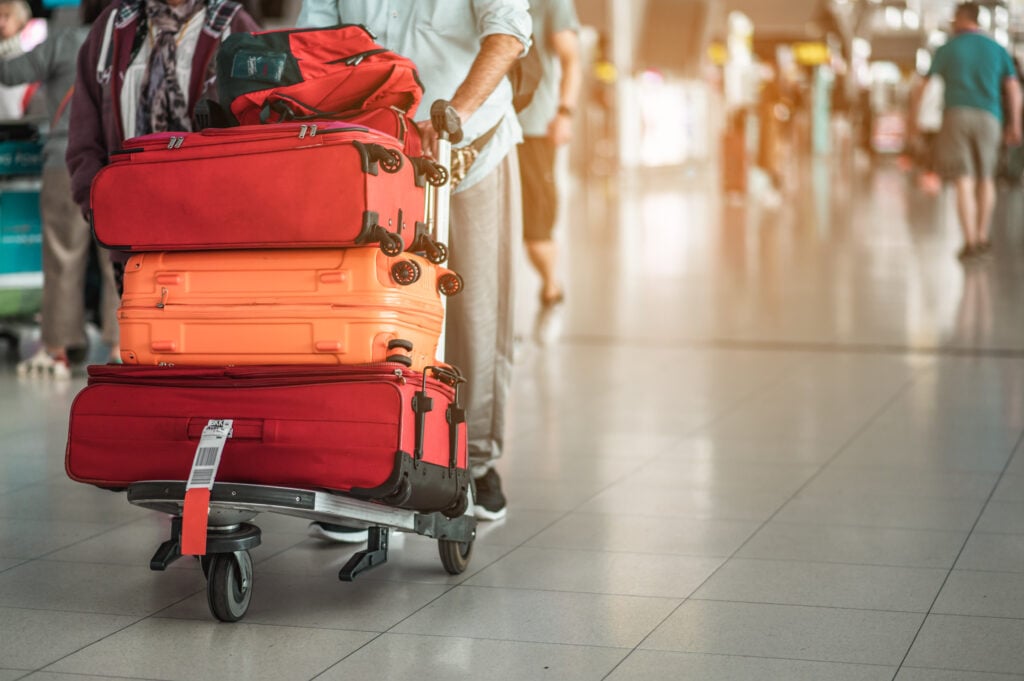 Travelers Are Walking To Drag Luggage In Modern Ai 2026 03 17 05 03 53 Utc 1024x681